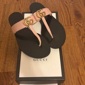 Gucci Pink Leather Logo Toe-Post Sandals with Gold Double G